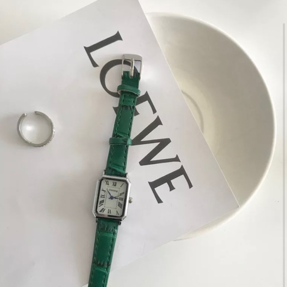 Green thin strap watch - Picture 2 of 4